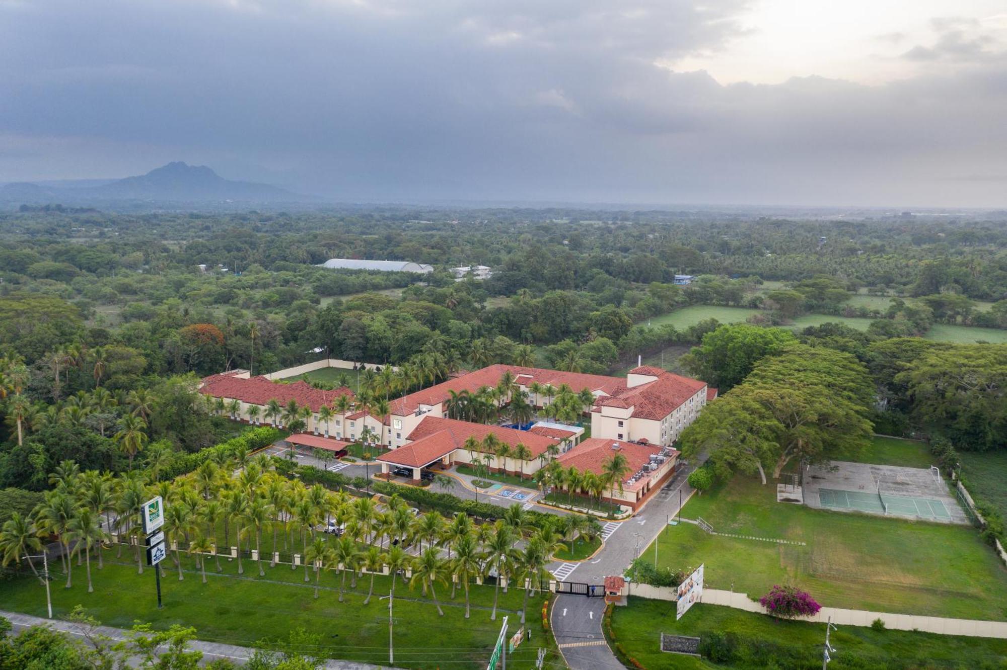 Quality Hotel Real Aeropuerto San Salvador San Luis Exterior photo